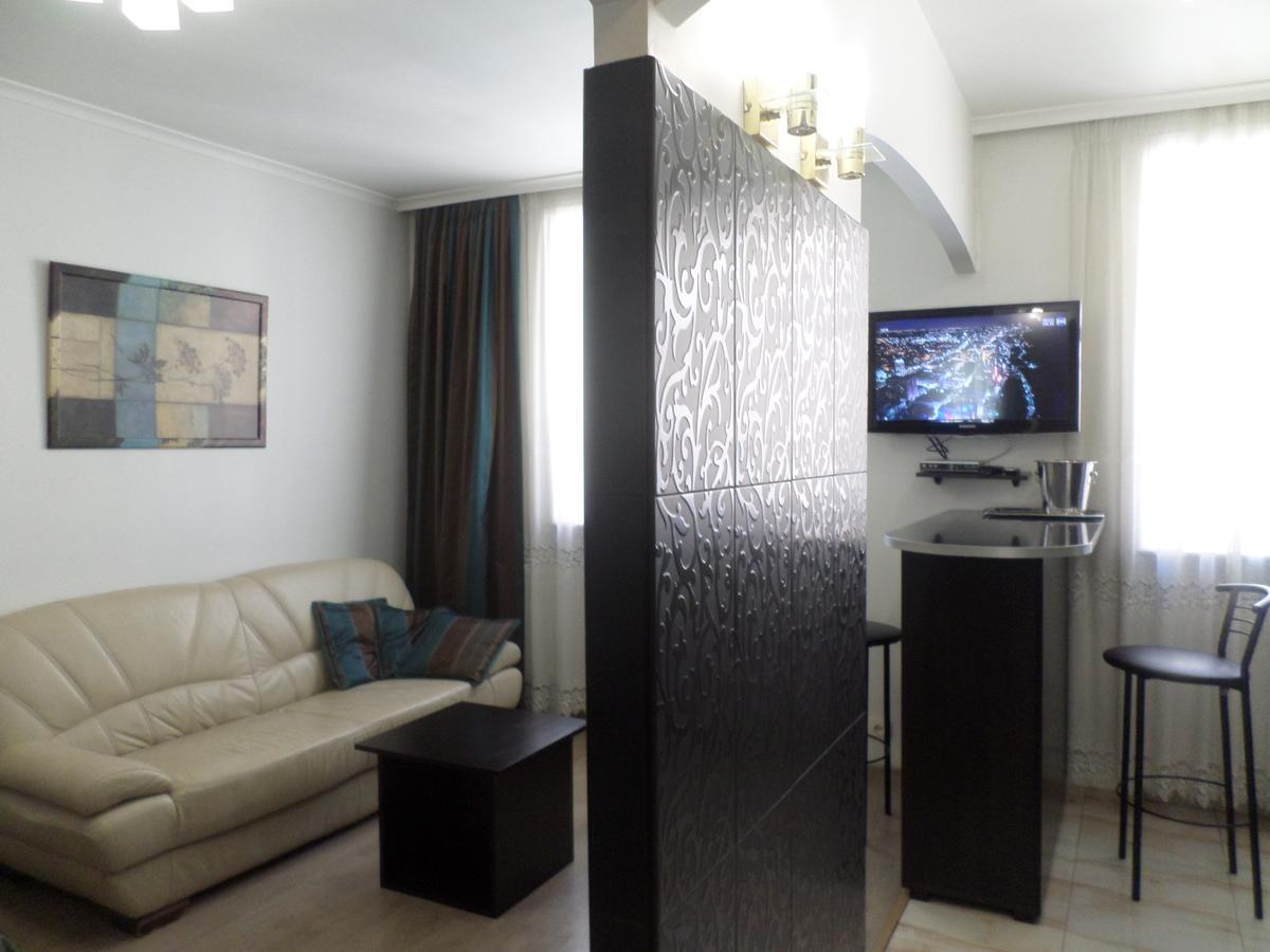 Apartment On Staroievreiska ลวีฟ ภายนอก รูปภาพ