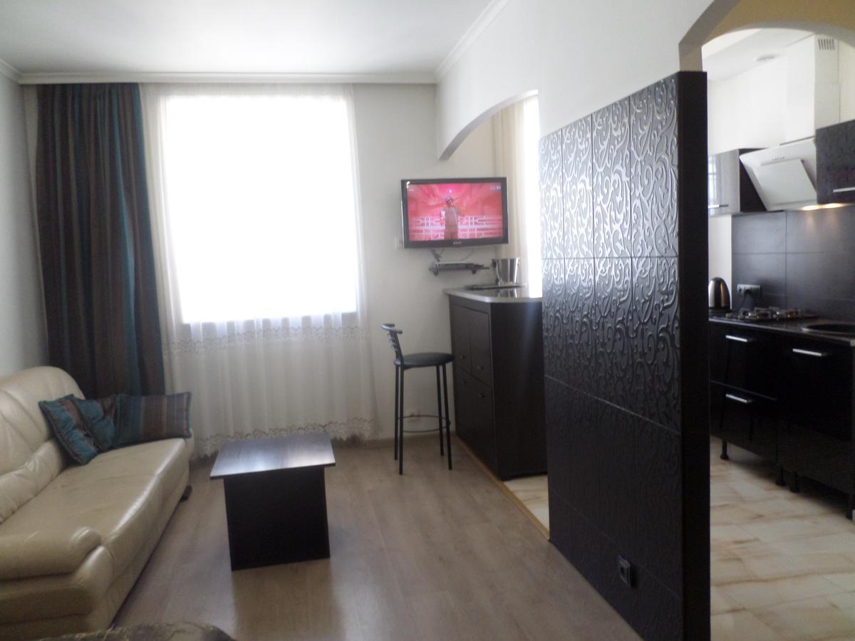 Apartment On Staroievreiska ลวีฟ ภายนอก รูปภาพ