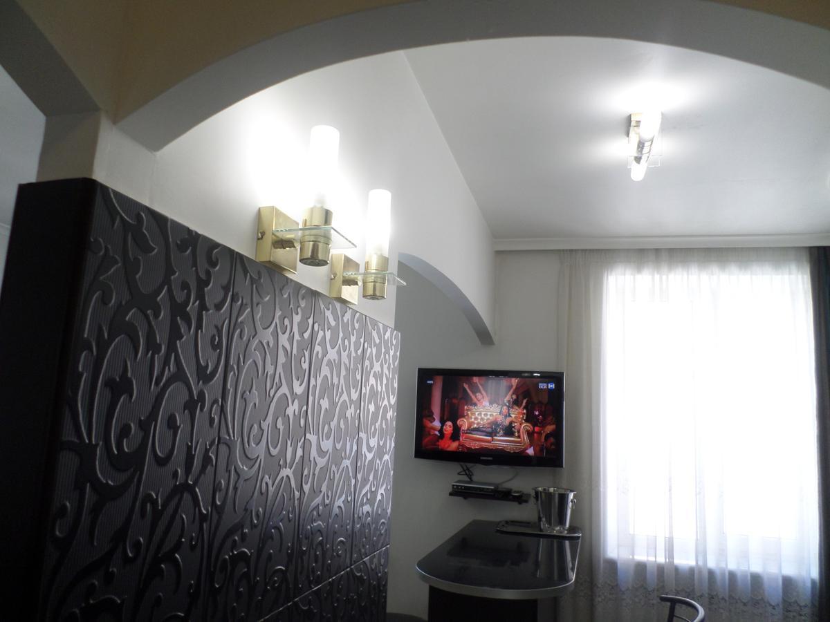 Apartment On Staroievreiska ลวีฟ ภายนอก รูปภาพ